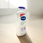Sữa dưỡng thể Vaseline Intensive Care Advanced Repair, màu trắng, 725 ml