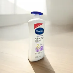 Sữa Dưỡng Thể Vaseline Intensive Care Advanced Repair Màu Trắng 725ml - Hàng Xách Tay