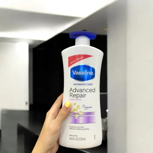 Sữa dưỡng thể Vaseline Intensive Care Advanced Repair, màu trắng, 725 ml