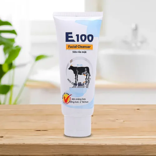 Một tuýp nhỏ gọn trong nhịp sinh hoạt hằng ngày — Sữa Rửa Mặt Con Bò E100