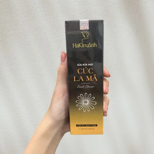 Sữa rửa mặt Hà Kiều Anh Cúc La Mã, chai 100ml