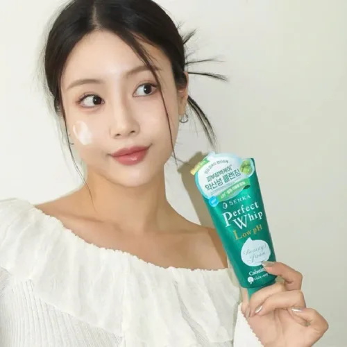 Phân phối sữa Rửa Mặt Senka Perfect Whip Chiết Xuất Rau Má Màu Xanh Lá Dịu Nhẹ Cho Da Nhạy Cảm 100g
