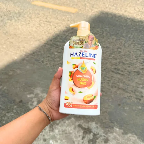 Sữa Tắm Hazeline Nâng Tông Da Sữa Chua Hương Đào 667ml