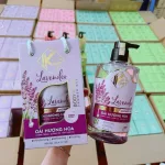 Sữa tắm Kina Labo Lavender hương oải hương 900 ml kèm một bông tắm