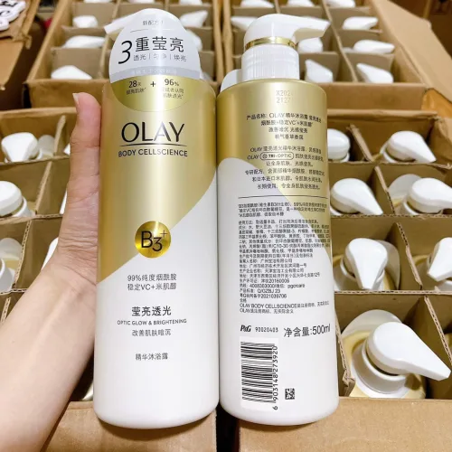 Bước 4: Thoa và massage nhẹ ở vùng cần làm sạch
