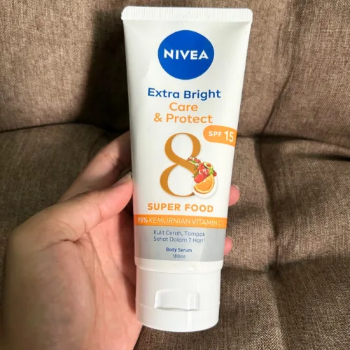 Tinh Chất Dưỡng Thể Nivea Cam Ban Ngày SPF15, 180ml