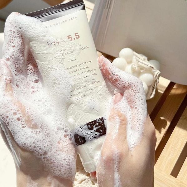 Sữa Rửa Mặt Tẩy Tế Bào Chết Byvibes Wonder Bath PHA 5.5 PH Balancing PHA Cleansing Foam không gây kích ứng da