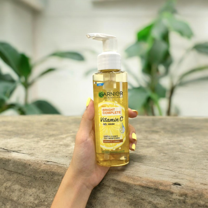 Gel Rửa Mặt Vitamin C Garnier Skin Naturals bright Complete Vitamin C 120ml