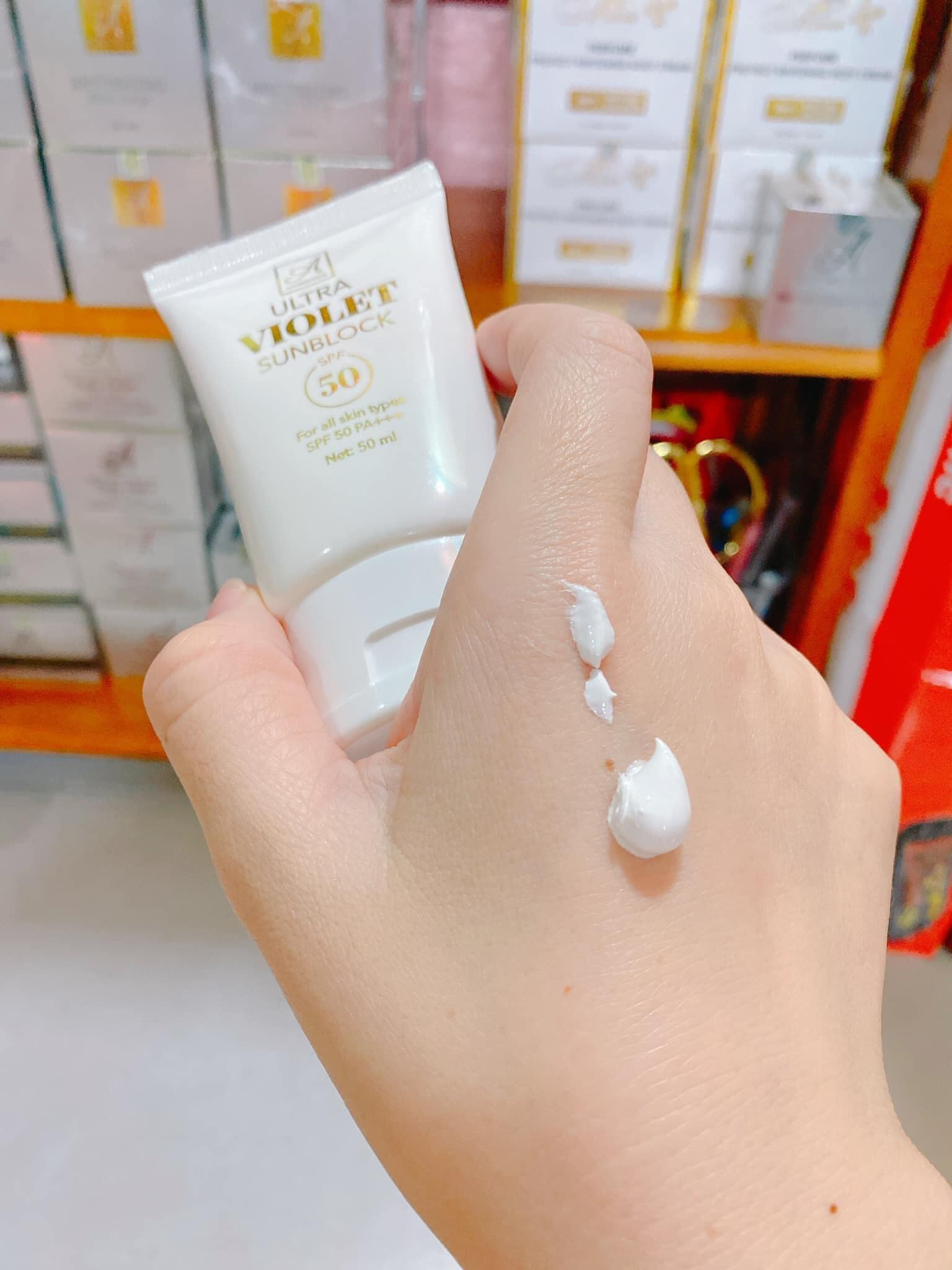Sản phẩm không thể thiếu hằng ngày của các nàng là đây !! chống nắng Violet Sunblock A COSMETICS