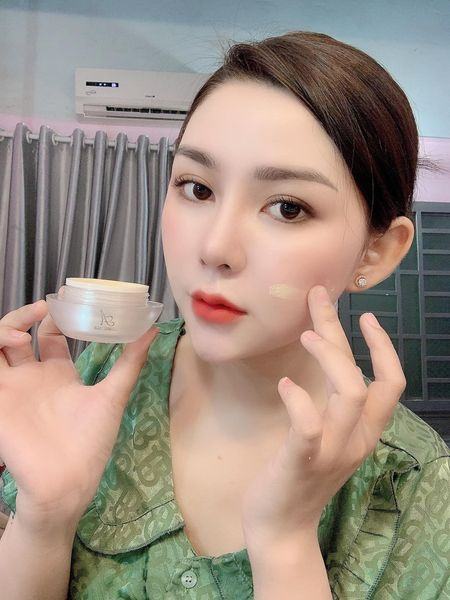 Kem Face pháp biến hoá mọi cô gái có làn da khuyết điểm thành trắng hồng mịn màng không tì vết A COSMETIC