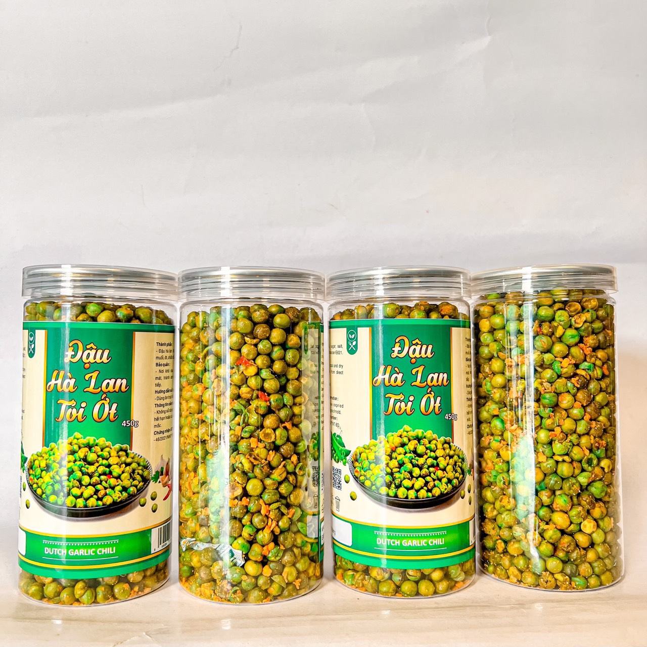 Tết này shop em có bán thêm đồ ăn vặt nha khách có đầy đủ các món luôn ạ