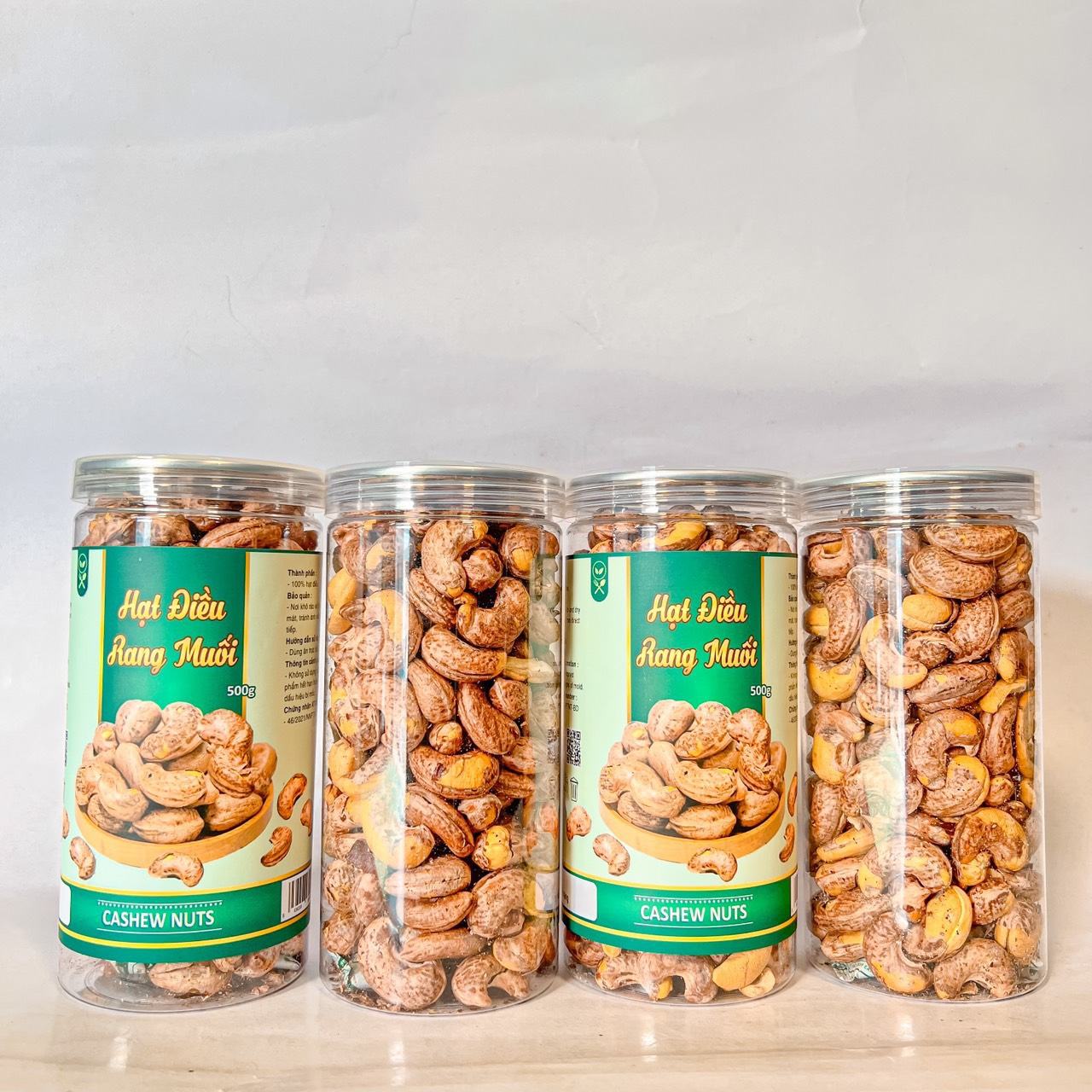 Tết này shop em có bán thêm đồ ăn vặt nha khách có đầy đủ các món luôn ạ