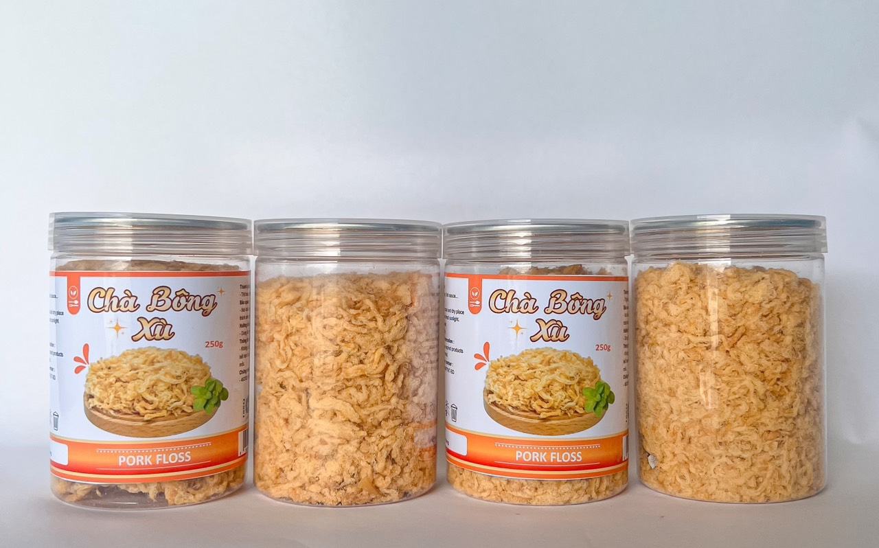 Tết này shop em có bán thêm đồ ăn vặt nha khách có đầy đủ các món luôn ạ