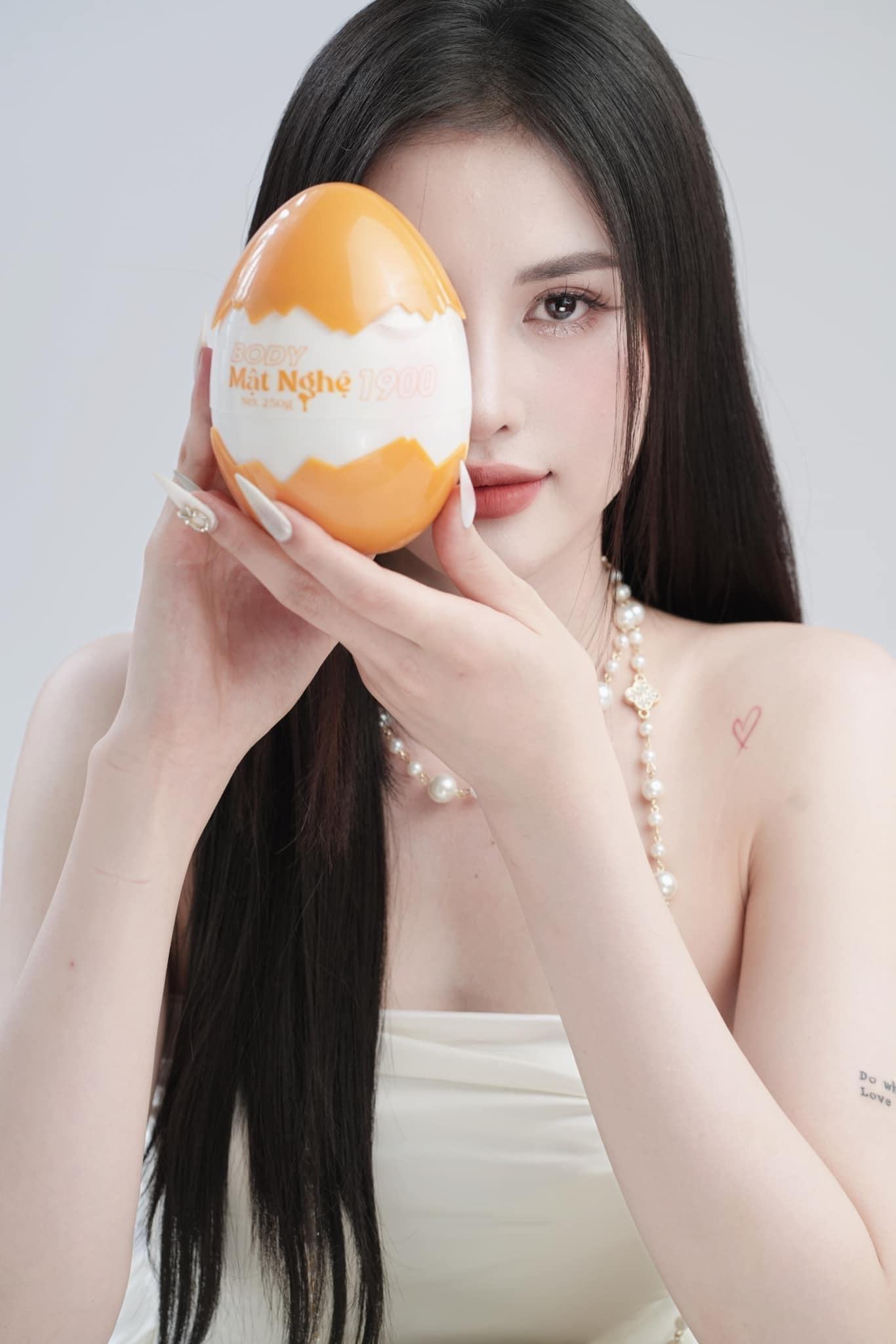 Kem Body Mật Nghệ 1900 Queenie Skin đi tới đâu gây nghiện tới đó ạ