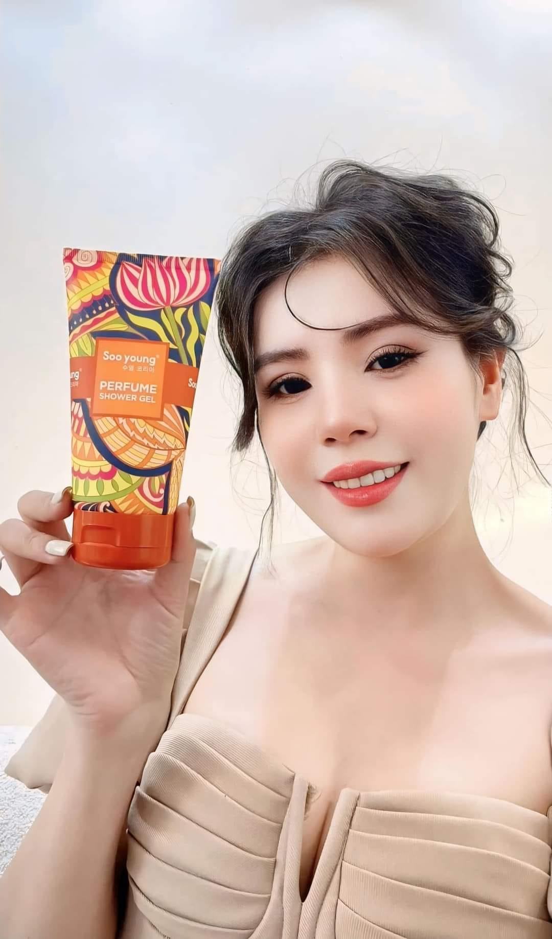 Sữa Tắm Nước Hoa Soo Young Màu vàng