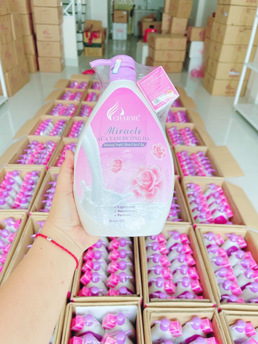 14518-z2355188359060-4f1bc0b4a83b13feea5dd45b506488fd-14.jpg Sữa Tắm Nước Hoa Charme Miracle 1000ml Hương Hoa Hồng - 8936194690234