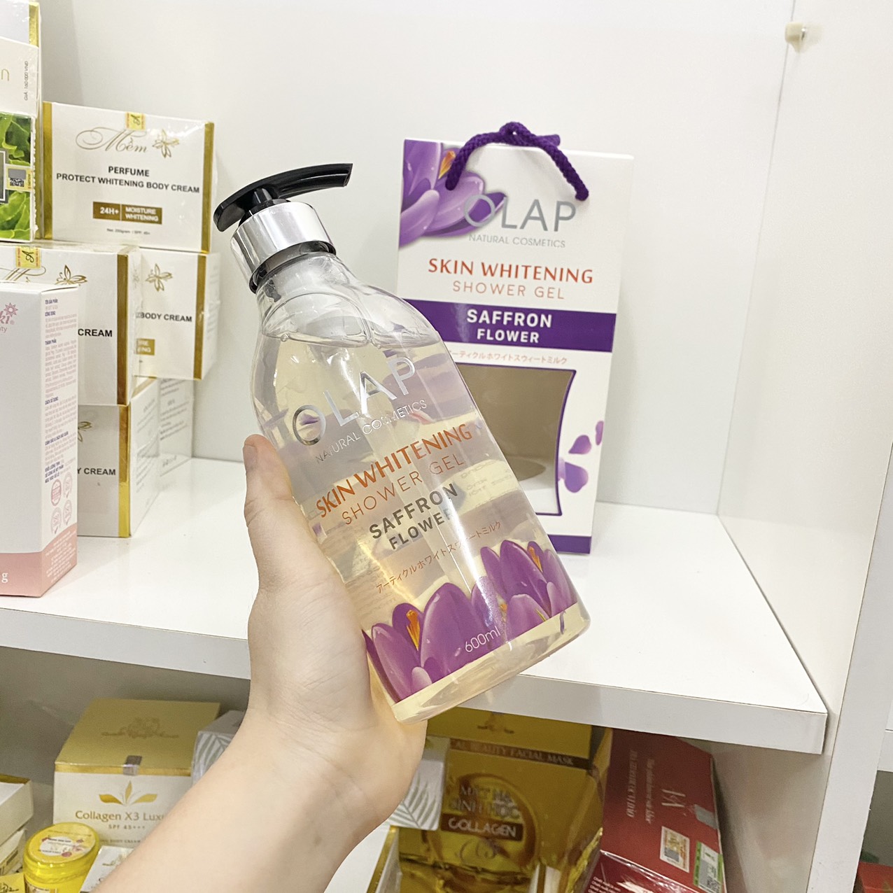 14805-z2940045971212-4779d232030df3ab432417c3d32e734f-10.jpg Sữa Tắm Trắng Da Olap French Màu Tím 600ml - 8938519955936