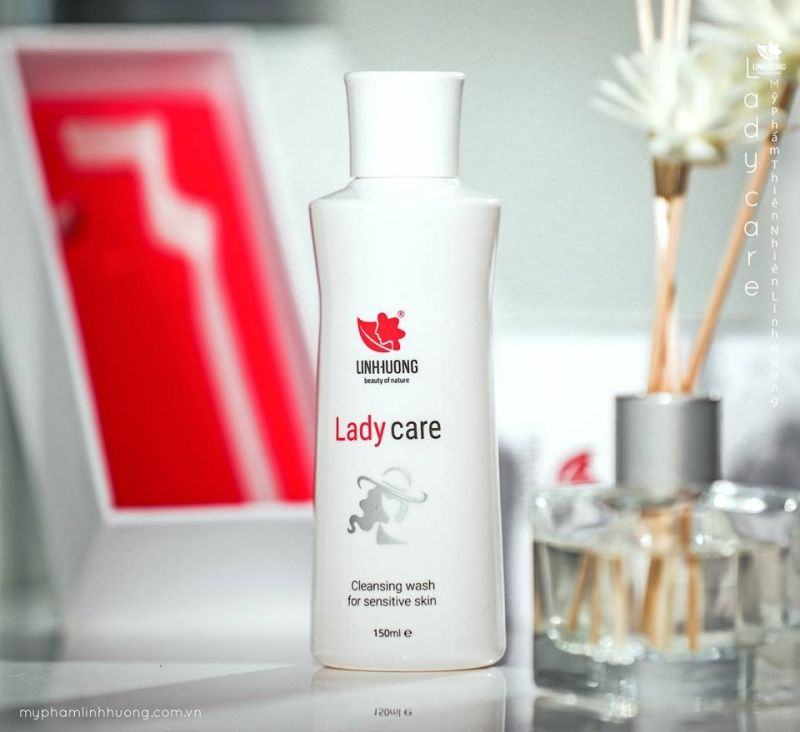 Dung dịch vệ sinh phụ nữ Lady Care Linh Hương