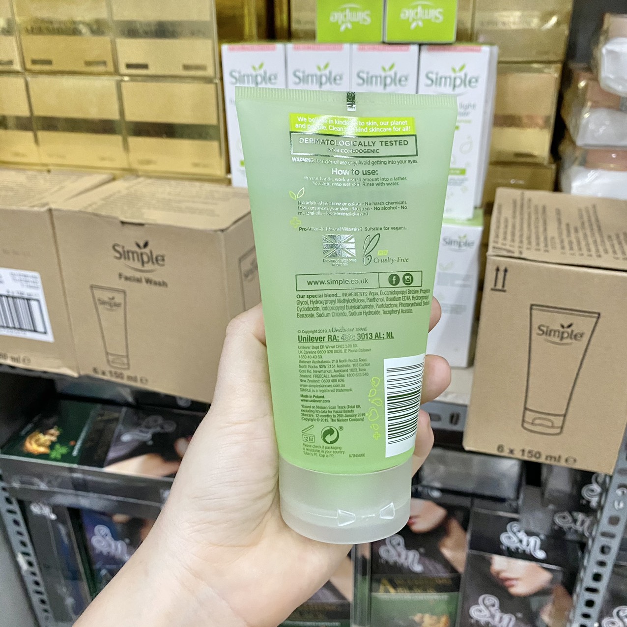 15461-z2776078259564-2aefa130196cac98392c9a7be809d04a-5.jpg Sữa Rửa Mặt Simple Kind To Skin Refreshing Facial Wash Ge 150ml - 5011451103863