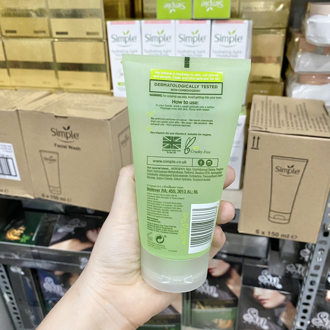 15461-z2776078268262-1a28ae890c5f81429287caf6fa5fefe5-5.jpg Sữa Rửa Mặt Simple Kind To Skin Refreshing Facial Wash Ge 150ml - 5011451103863