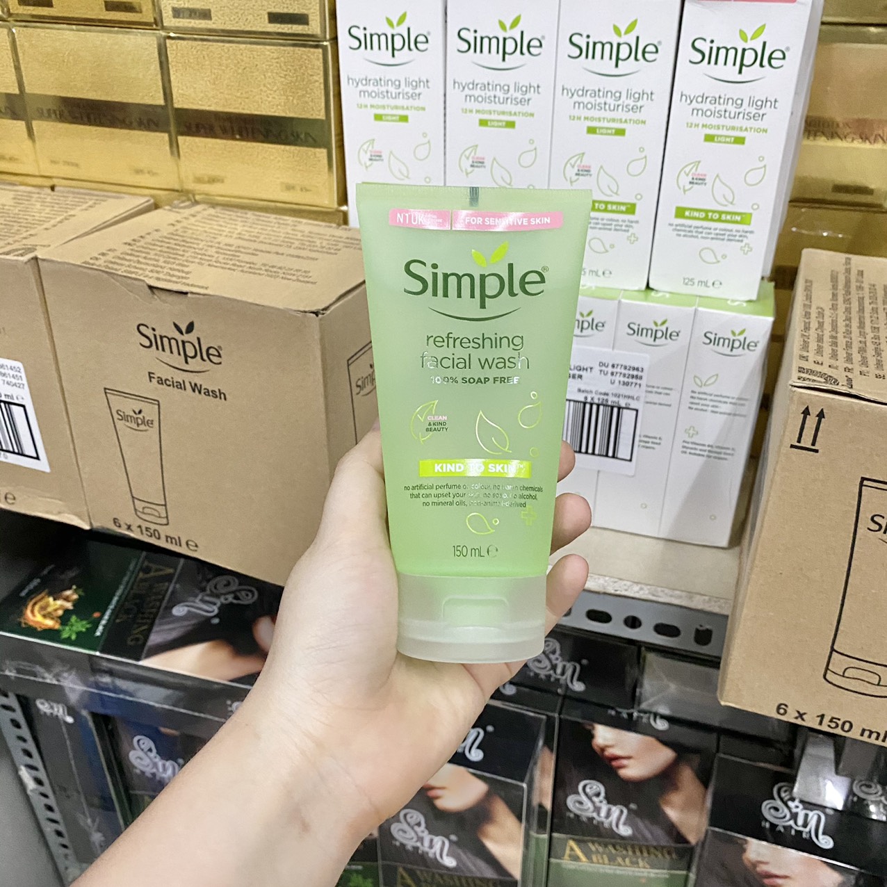 15461-z2776078275202-07033f54862bd2f249b10fc267c0fdd3-5.jpg Sữa Rửa Mặt Simple Kind To Skin Refreshing Facial Wash Ge 150ml - 5011451103863