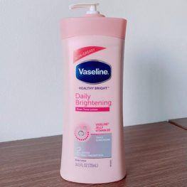 Sữa dưỡng thể trắng da Vaseline Healthy White 750ml Chính hãng - 8901030667428