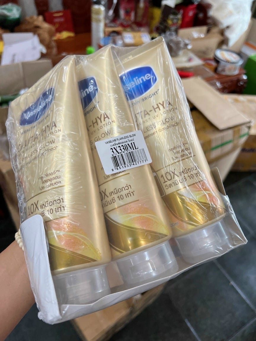 16276-276146844-3236709346652451-87303571645499641-n-2.jpg Sữa Dưỡng Thể Vaseline 10X Vàng Healthy Bright Gluta Hya Serum Flawless Glow 330ml (Hàng nhập khẩu có tem phụ) - 8851932427739