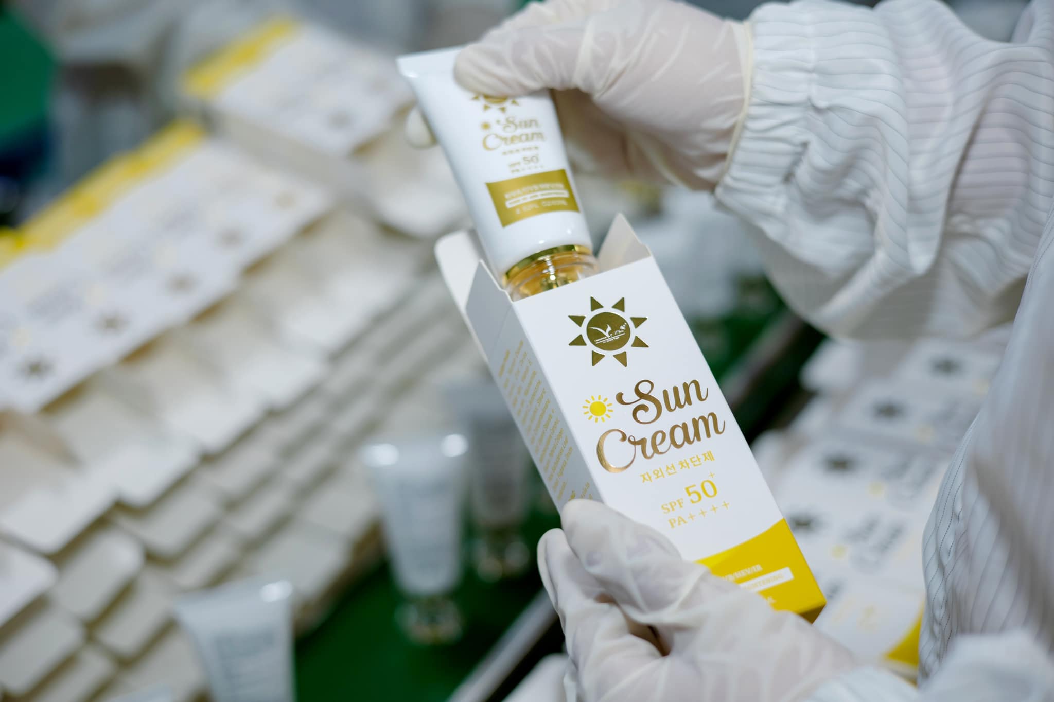 17760-300708557-3243206972664612-9221823901482129773-n-6.jpg Kem Chống Nắng VIP White (Tặng 1 bịt sữa rửa mặt) - 8938521762317