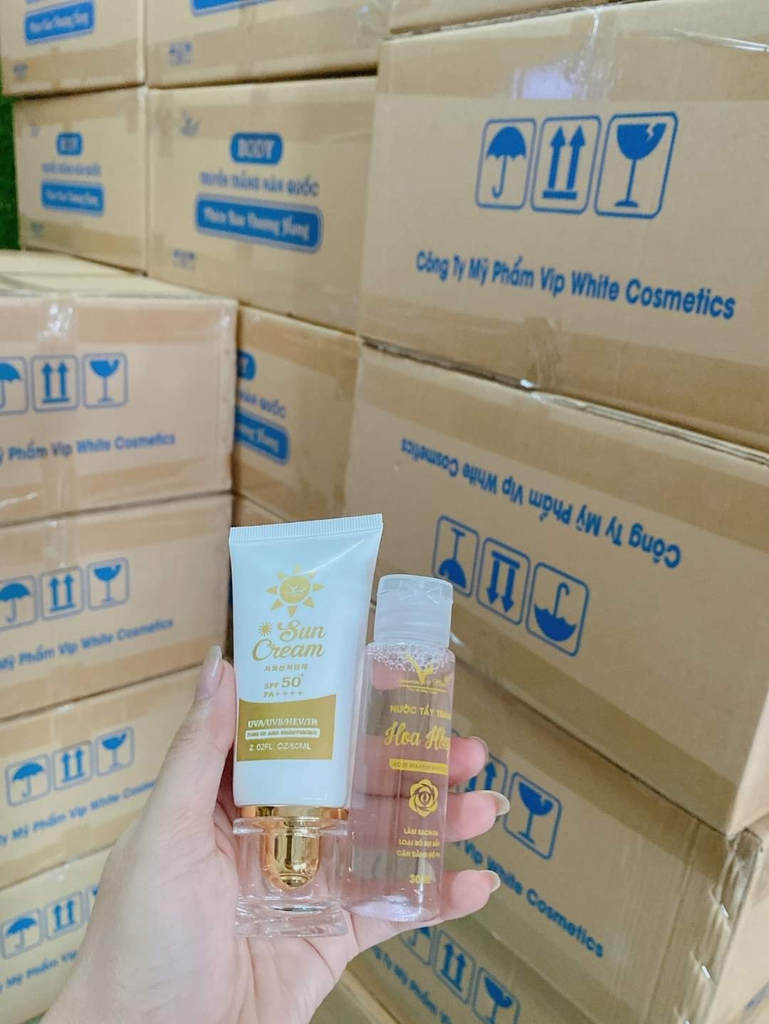 17760-300782619-177603901427351-2547682752270183585-n-5.jpg Kem Chống Nắng VIP White (Tặng 1 bịt sữa rửa mặt) - 8938521762317