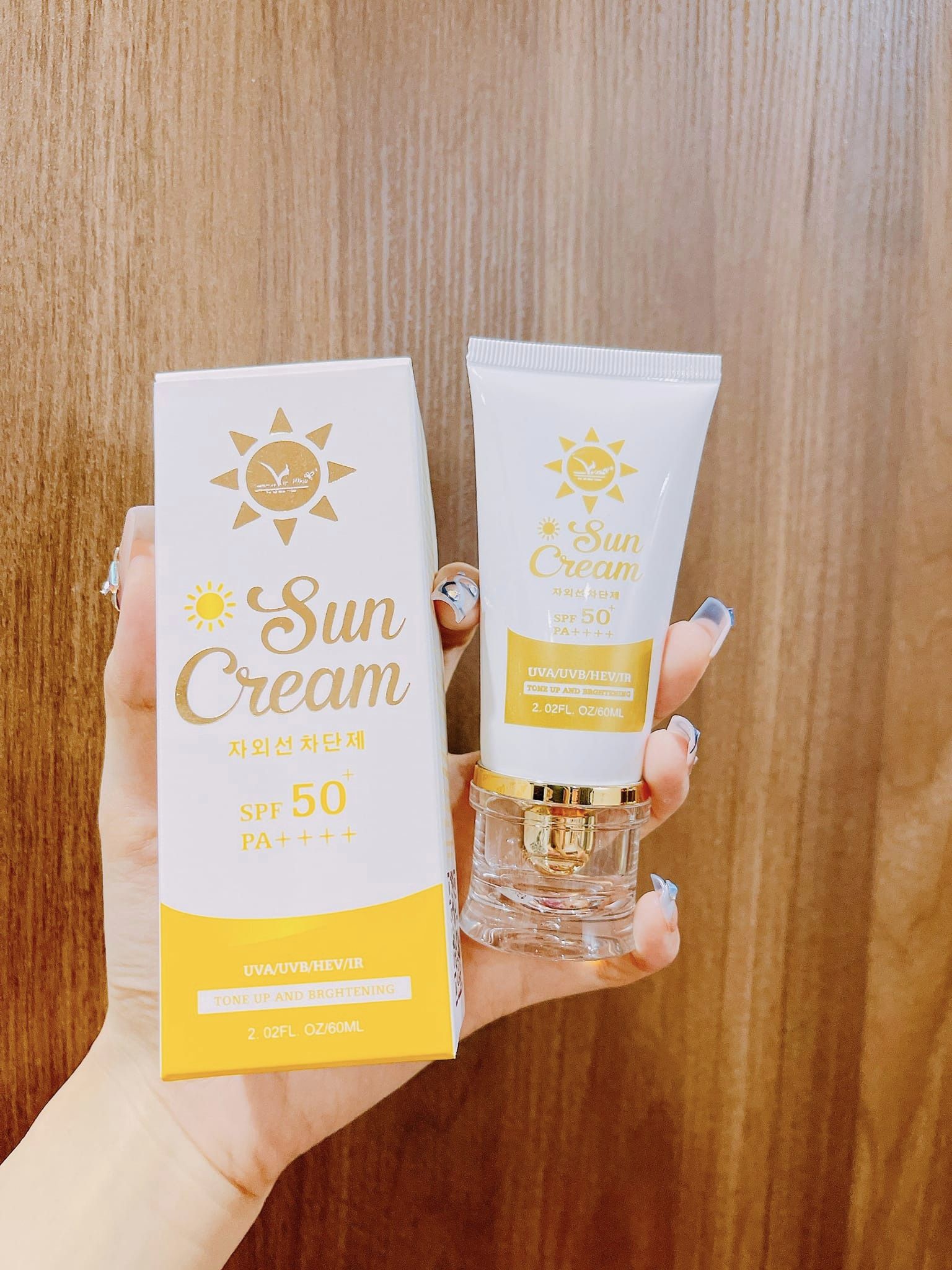 17760-305937824-4054390848119822-3909688497207537782-n-5.jpg Kem Chống Nắng VIP White (Tặng 1 bịt sữa rửa mặt) - 8938521762317