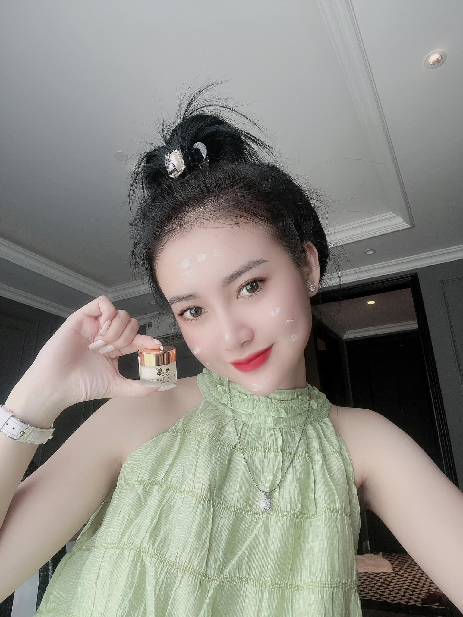 18878-335031805-593804506004370-420059621156583412-n-3.jpg Kem Face Queen Dưỡng Trắng Da Mặt Cao Cấp Fairy Cosmetics Phiên Bản Mini 10gr - 8936115877751