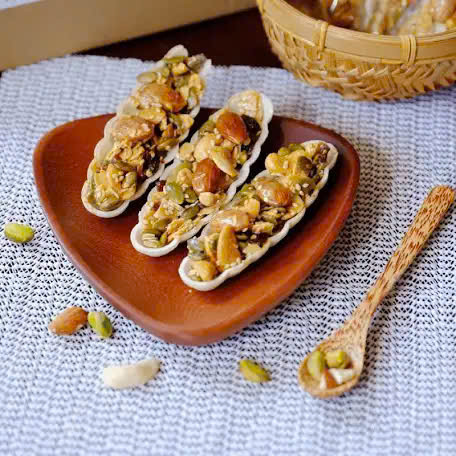 Phân phối bánh Thuyền Hạt Dinh Dưỡng Thơm Ngon 200g 5 Phân phối bánh Thuyền Hạt Dinh Dưỡng Thơm Ngon 200g