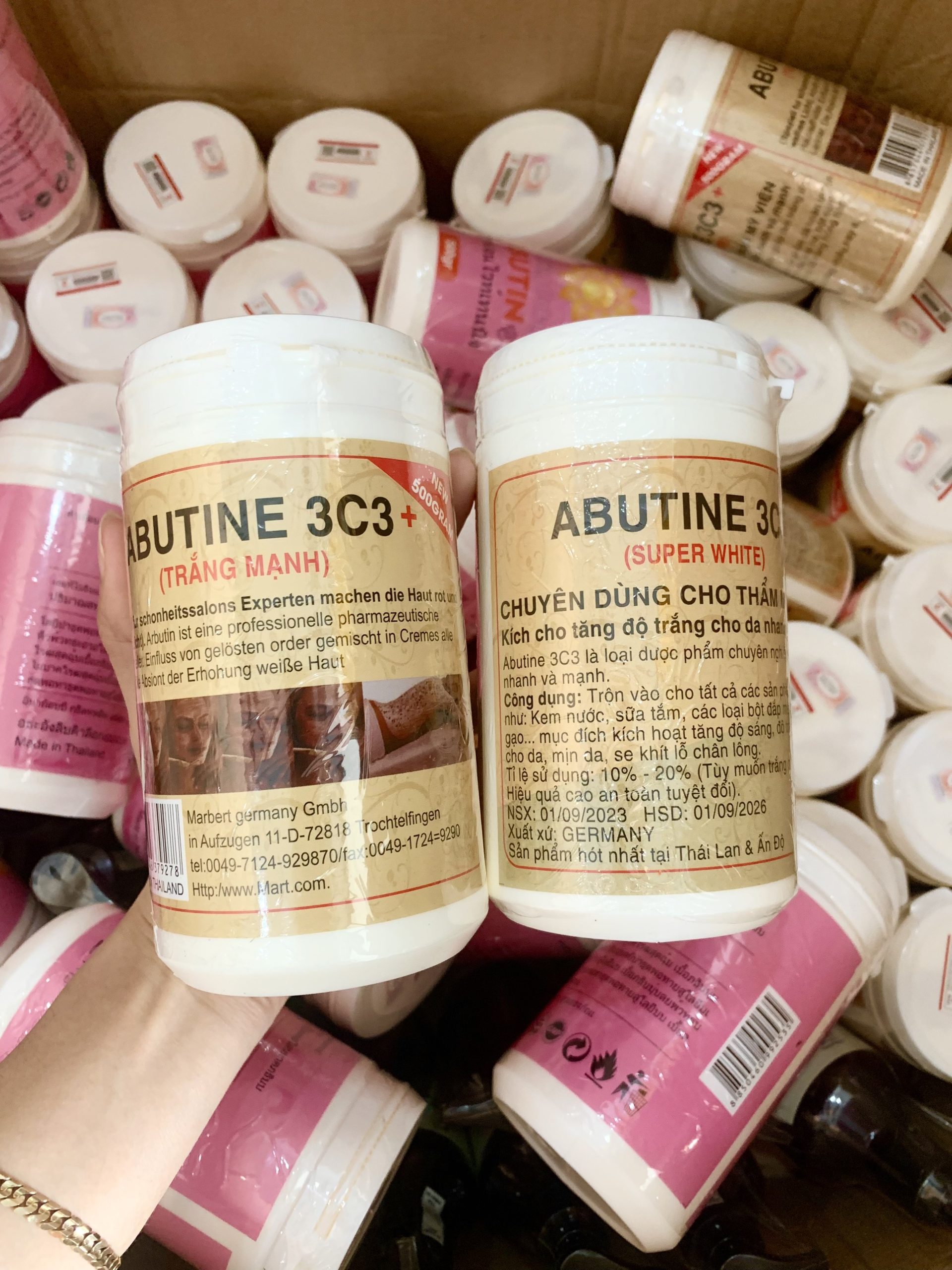 23068-z4910399585020-8aa11be8706ffbff4cc47aaf8e30614f-1.jpg Kem Kích Trắng Abutine 3C3 Super White 500g - KICH3C3500