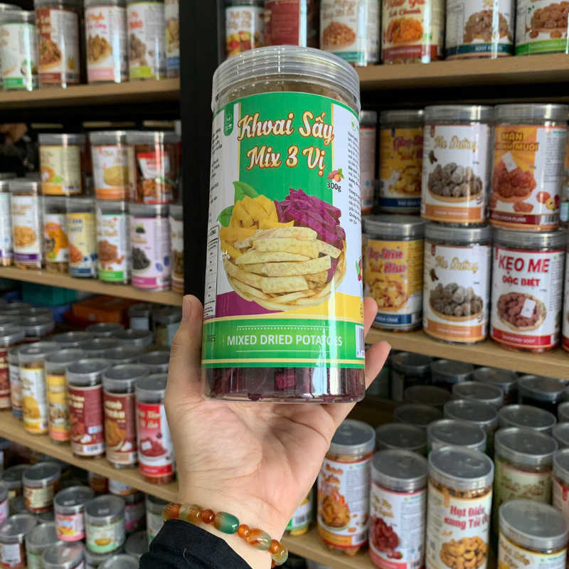 23645_101_20251203170055.png Khoai Sấy Mix 3 Vị Thơm Ngon 300g Hộp - 8936208930936