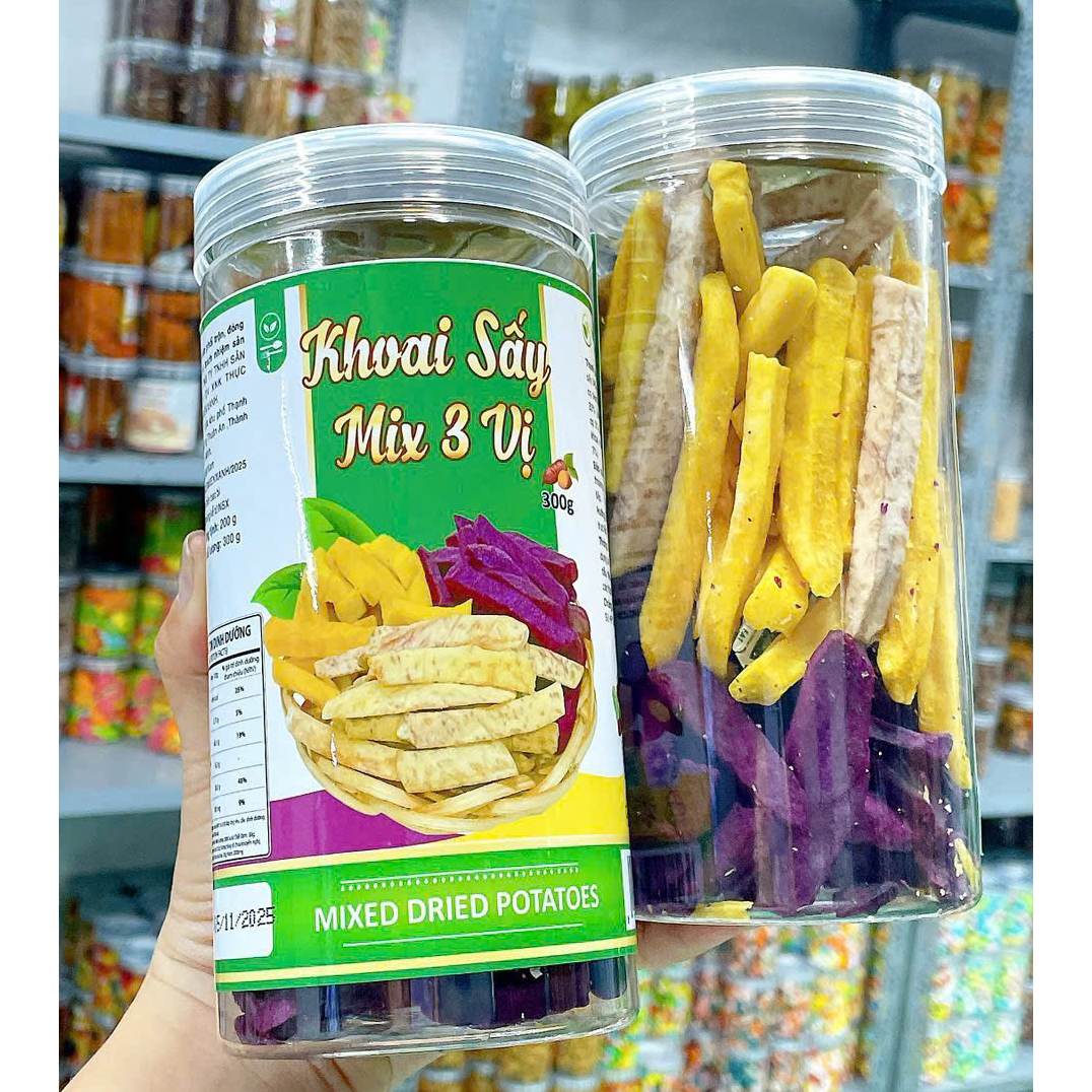 23645_z7202114988998-3af6d4182e34571db43eefb64743f1e7_20251110164750-1.png Khoai Sấy Mix 3 Vị Thơm Ngon 300g Hộp - 8936208930936