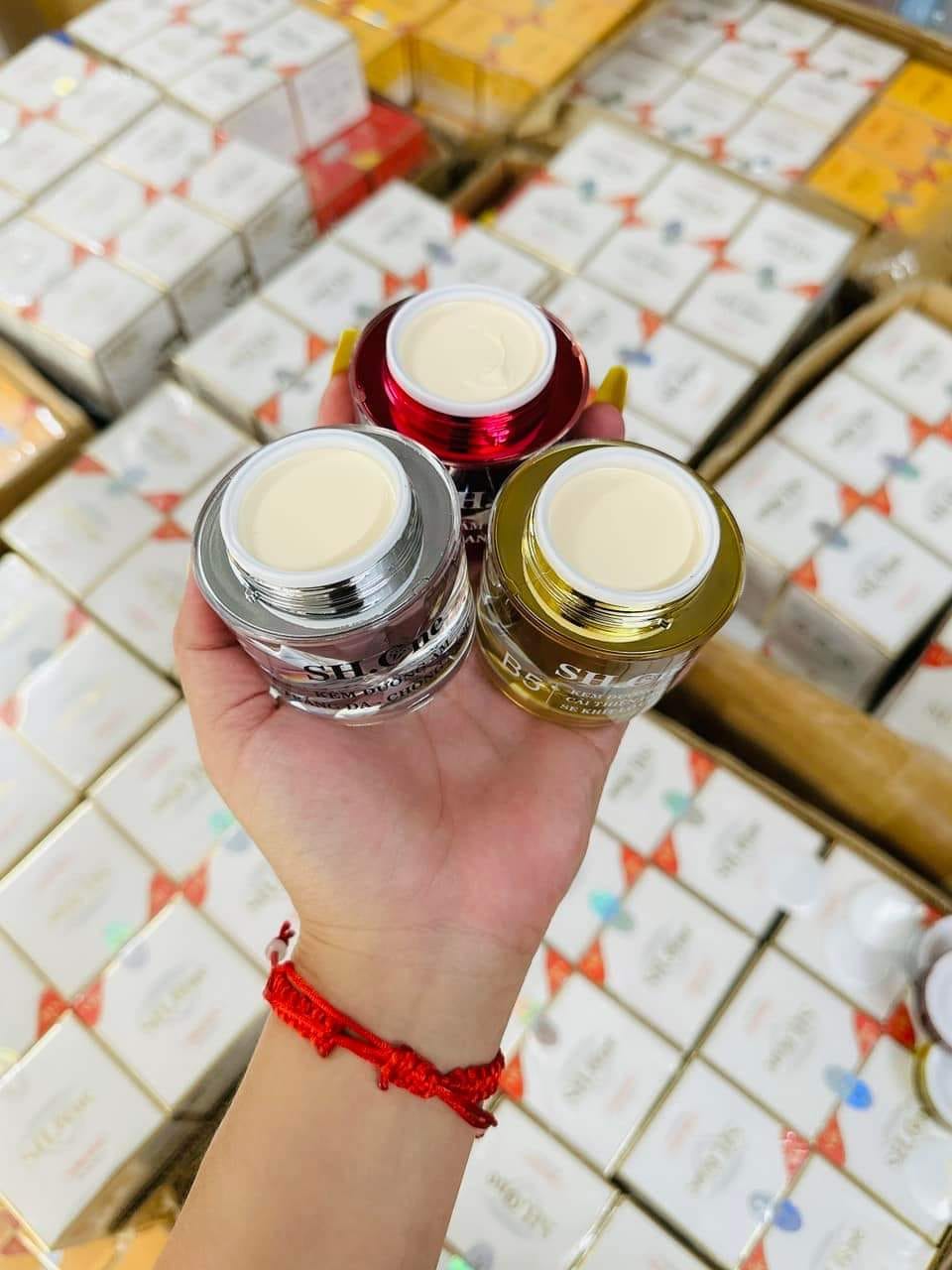 24159_435688641-1157085605306618-8203234304019617820-n_20240428174153-1.jpg Kem Face SH One B5 Màu Vàng Dưỡng Trắng Cải Thiện Lão Hoá Da - FACEVANGB5