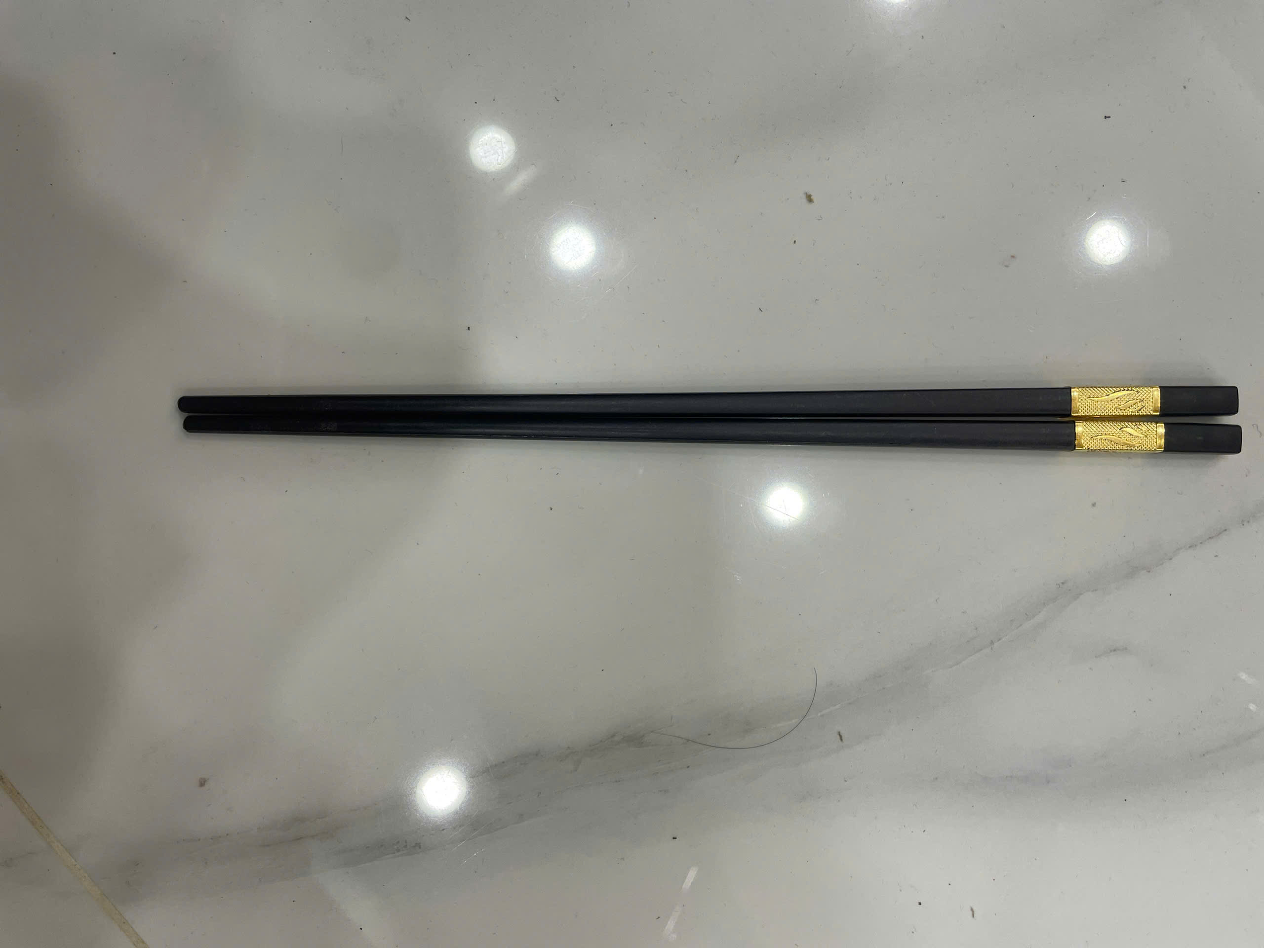 24968_z5768923569260-61599ceb88a2fabf9fb11ed37b384c21_20240826175641-3.jpg Bộ 10 Đôi Đũa Hợp Kim Mạ Vàng Cao Cấp 27x7.5cm - DHKMV01