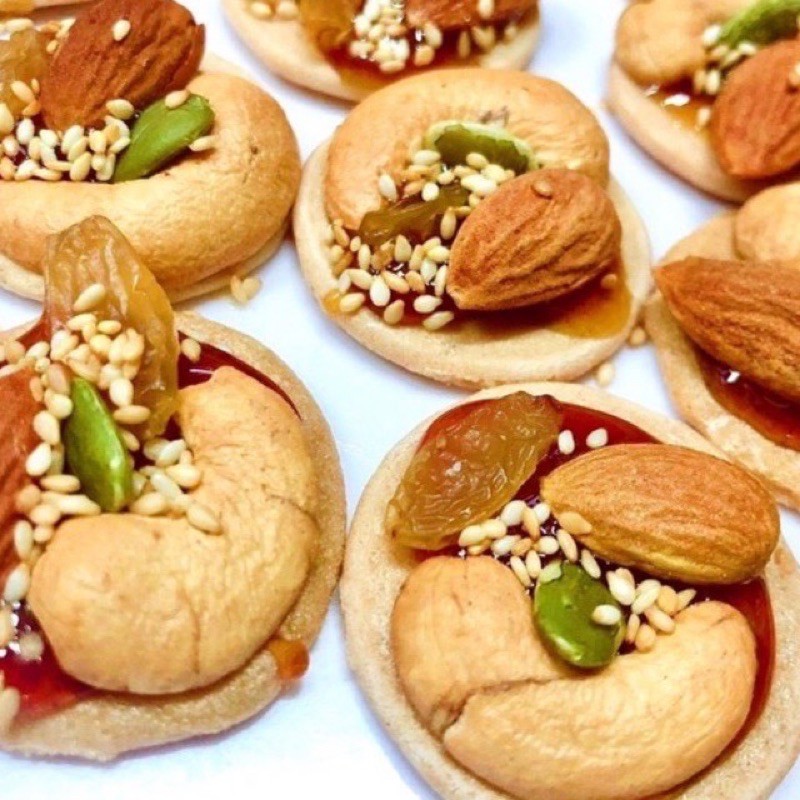 Hộp Bánh Đồng Tiền Ngũ Vị Hạt Sun Khía 350G Hộp 4 Hộp Bánh Đồng Tiền Ngũ Vị Hạt Sun Khía 350G Hộp