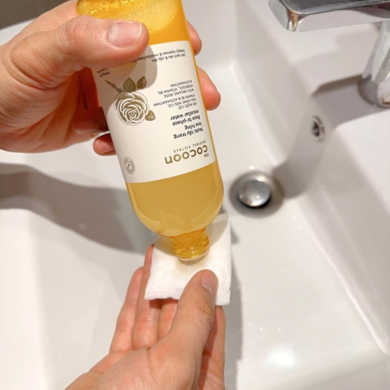 Nước Tẩy Trang Cocoon Hoa Hồng Cấp Ẩm Da Rose Bi-Phase Micellar Water 310ml 6 Nước Tẩy Trang Cocoon Hoa Hồng Cấp Ẩm Da Rose Bi-Phase Micellar Water 310ml