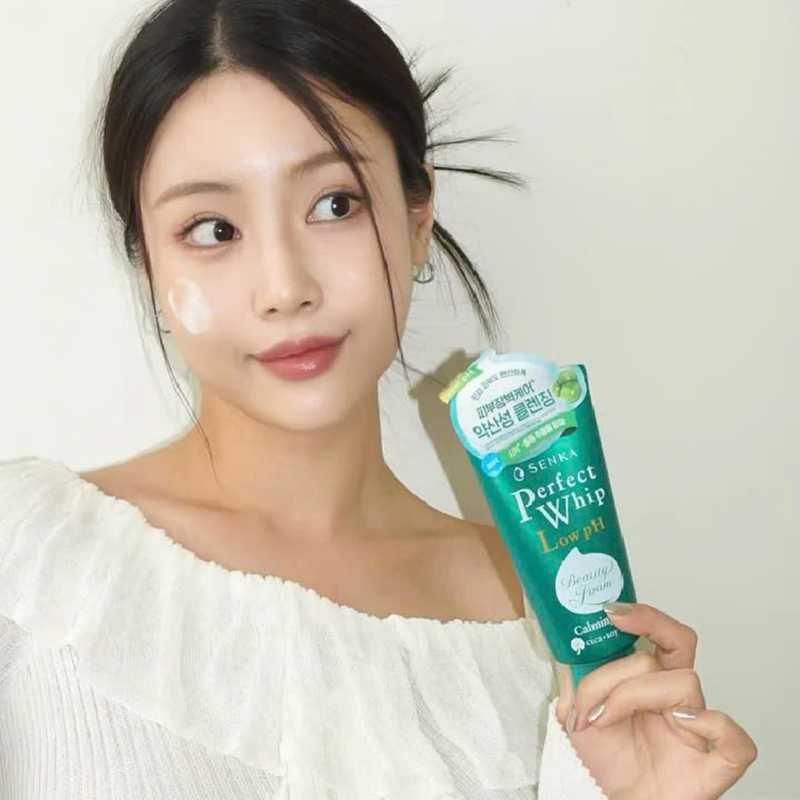 25724_25724-z6024151978864-098659cdd4f57b4217107a46e2d3ab7b-20241112111142_20241206105539-1.jpg Sữa Rửa Mặt Senka Perfect Whip Chiết Xuất Rau Má Màu Xanh Lá Dịu Nhẹ Cho Da Nhạy Cảm 100g - 4550516707666