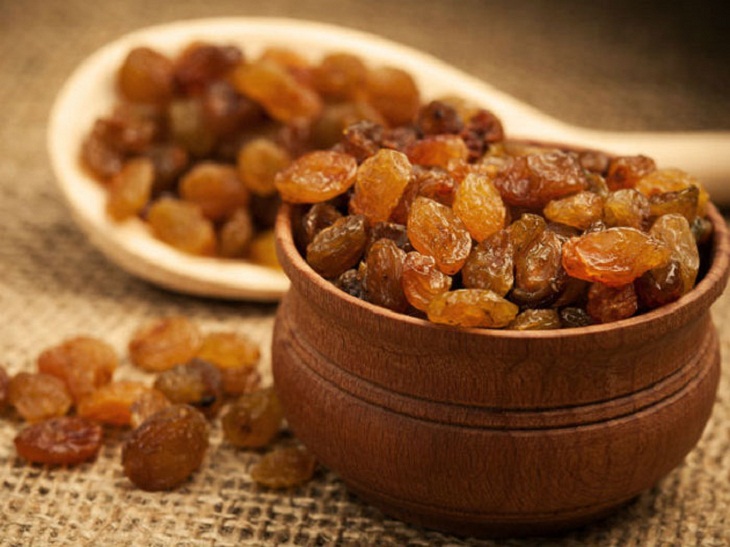 25762_cach-lam-mut-nho-kho-va-cach-lam-mut-nho-deo-ngot-thom-de-lam-cho-ngay-tet-4_20241114150414-2.jpg Hộp Nho Vàng Bát Giác 250G Hộp Quà Tết 2026 - NVSHBG250