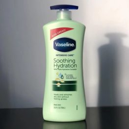 Sữa Dưỡng Thể Vaseline Intensive Care Soothing Hydration Màu Xanh Lá 725ml - Hàng Xách Tay