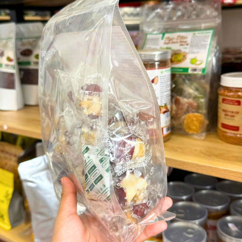 Táo Đỏ Kẹp Hạt Điều Túi Zip 300g 9 Táo Đỏ Kẹp Hạt Điều Túi Zip 300g