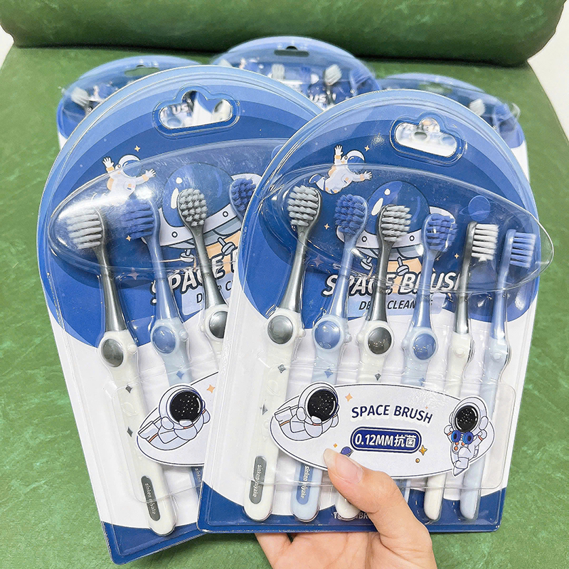 25927_z6219148431349-0516844e3a22a167c6d46f72d3e08f05_20250124174141-1.jpg Set 6 Bàn Chải Đánh Răng Cho Bé Phi Hành Gia - BCDRPHG