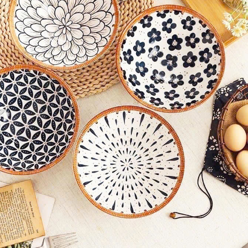 26052_z6242206883819-82a2f1a40a79c8b9d1bbe11f45152f89_20250122153730-2.jpg Tô Sứ Hình Nón Họa Tiết Vẽ Bằng Tay Cao Cấp 20x20x8cm - TSHN01