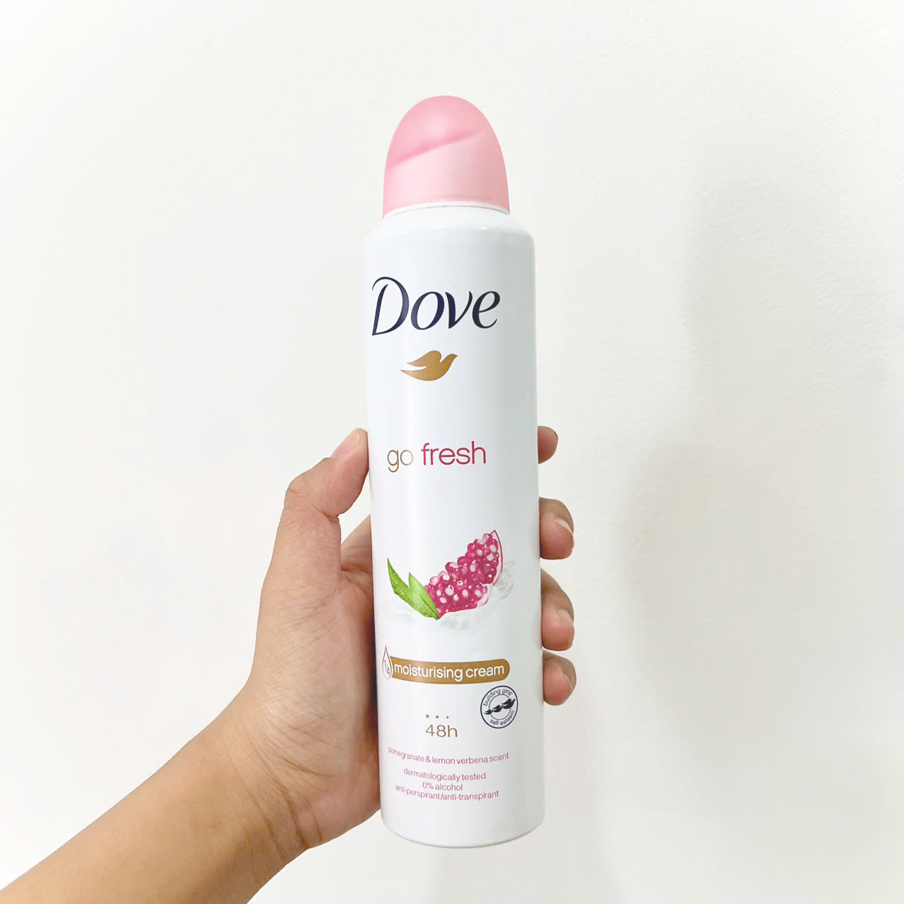 Xịt Khử Mùi Dove Hương Lựu Đỏ 250ml - Hương Thơm Ngọt Ngào Dịu Nhẹ 6 Xịt Khử Mùi Dove Hương Lựu Đỏ 250ml - Hương Thơm Ngọt Ngào Dịu Nhẹ