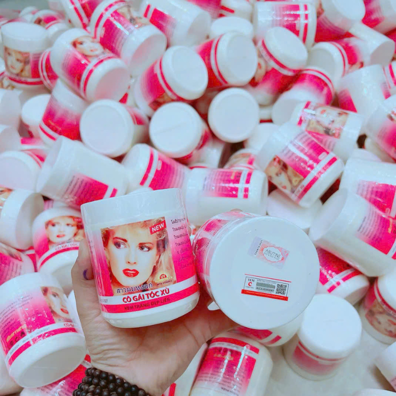 26498_5_20250723105031-2.png Kem Body Kích Trắng Cô Gái Tóc Xù 200g - Hỗ Trợ Cấp Ẩm Dưỡng Sáng Da Mịn Màng - KBCGTX200G