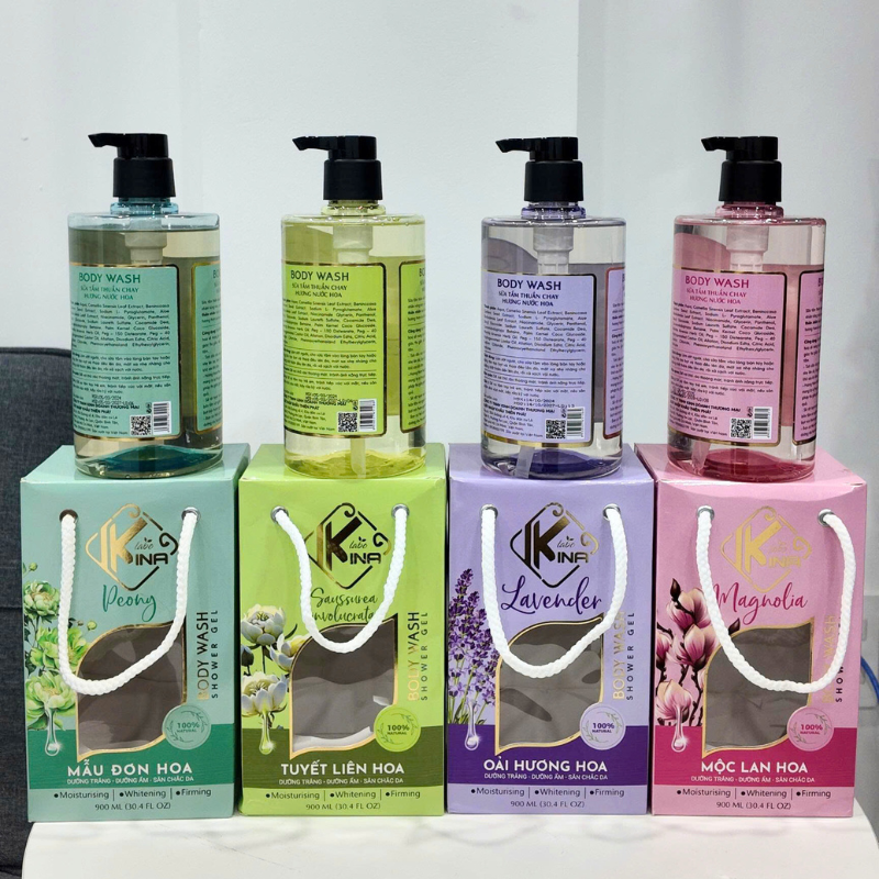 26499_32_20250729093723-1.png Sữa Tắm Kina Hương Nước Hoa Oải Hương 900ml - Hỗ Trợ Cấp Ẩm Dưỡng Sáng Da Mịn Màng - Tặng Kèm 1 Bông Tắm - 8938527651264