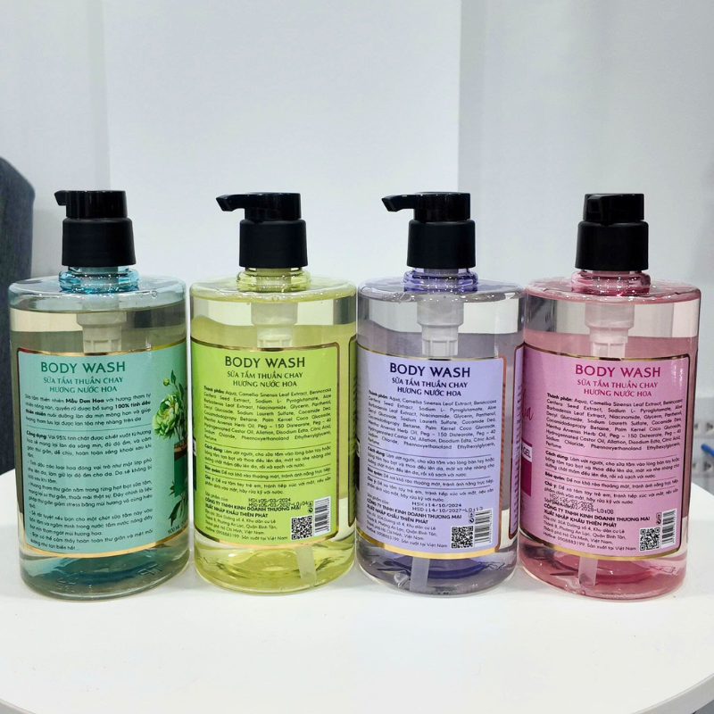 26499_33_20250729093723-1.png Sữa Tắm Kina Hương Nước Hoa Oải Hương 900ml - Hỗ Trợ Cấp Ẩm Dưỡng Sáng Da Mịn Màng - Tặng Kèm 1 Bông Tắm - 8938527651264