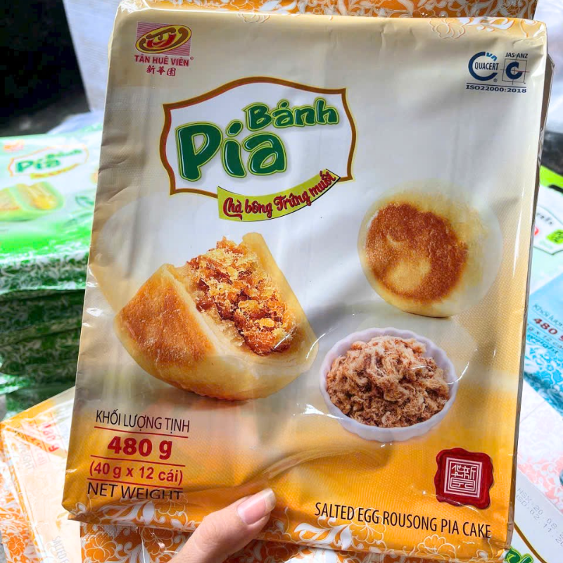Bảng giá sỉ bánh Pía Chà Bông Trứng Muối Tân Huê Viên Thơm Ngon 480g (40g x 12 cái) 3 Bảng giá sỉ bánh Pía Chà Bông Trứng Muối Tân Huê Viên Thơm Ngon 480g (40g x 12 cái)
